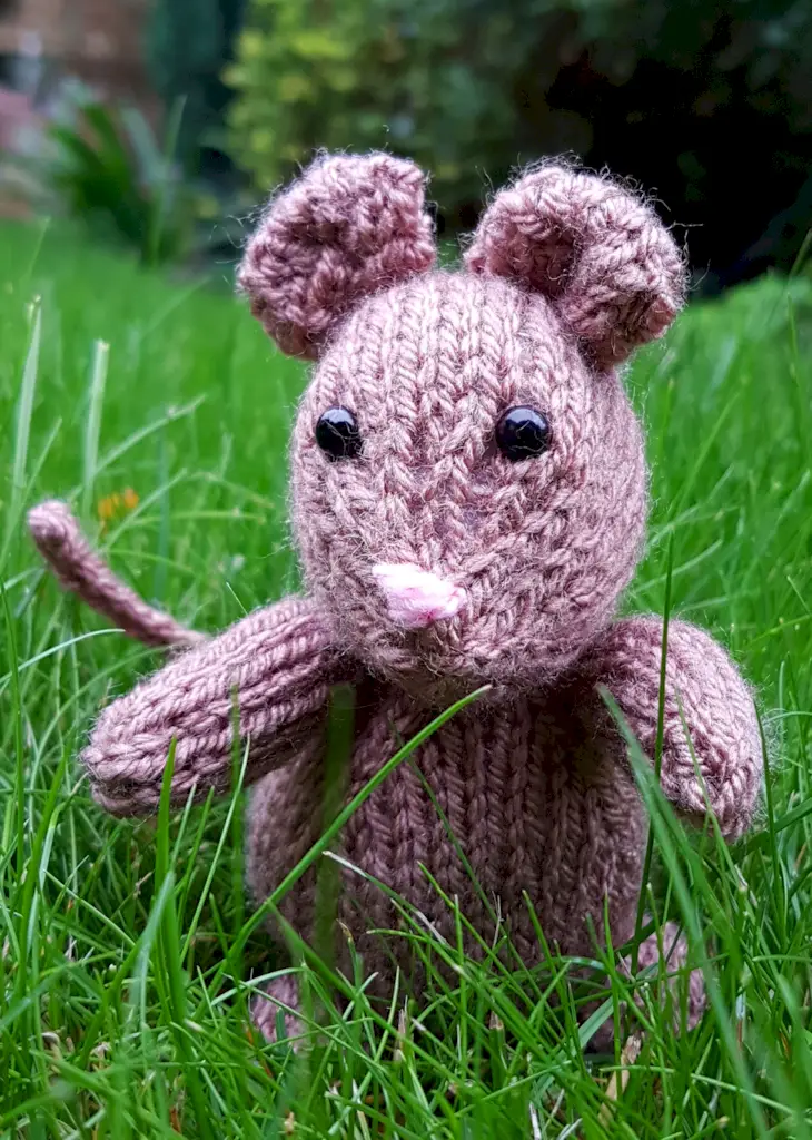 Voľný vzor na pletenie - Freddie the Field Mouse