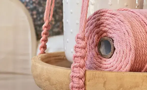 Ilmainen helppo DIY Macrame -riippuva hyllyopastus aloittelijoille