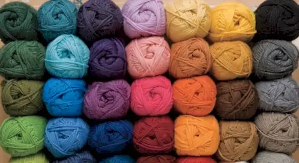 Qual é a diferença entre fio penteado e fio Aran?