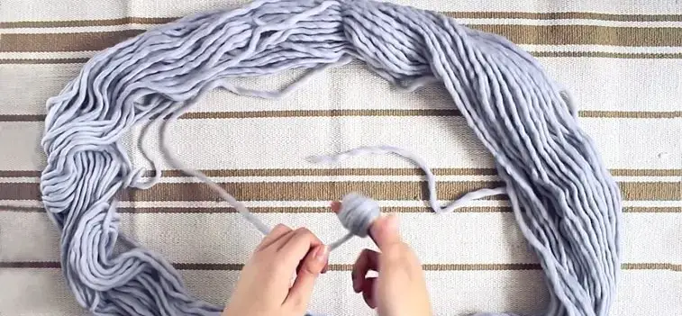how to unwind a hank of yarn