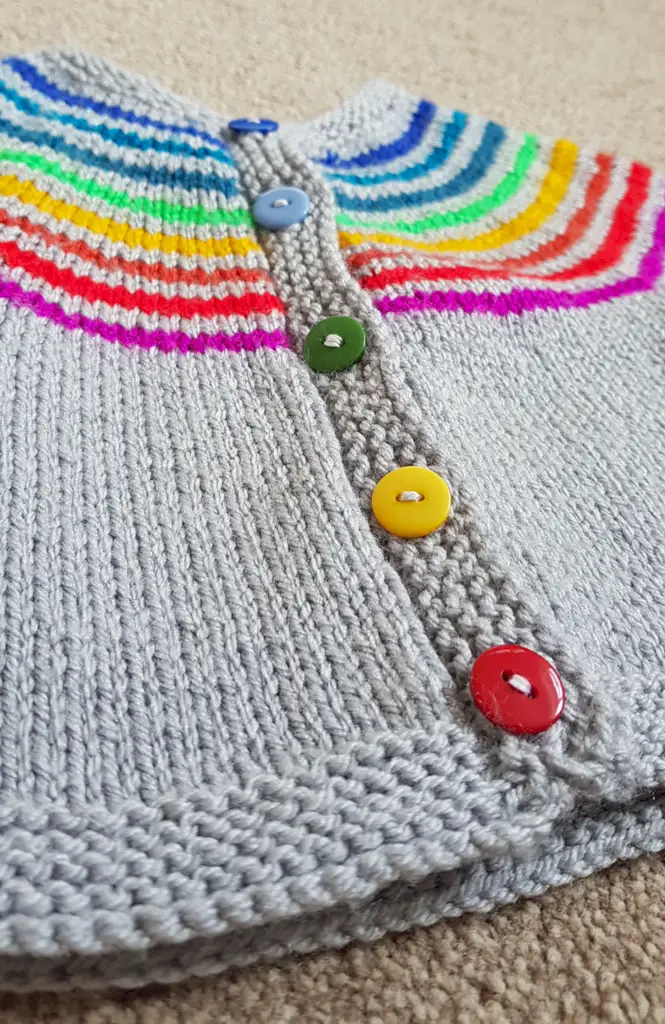 sateenkaari-neuletakki-3