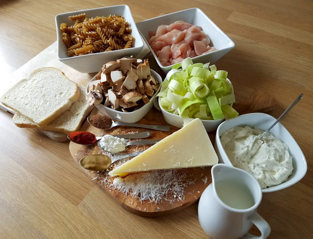 Kana-, purjo- ja sienipastapaista