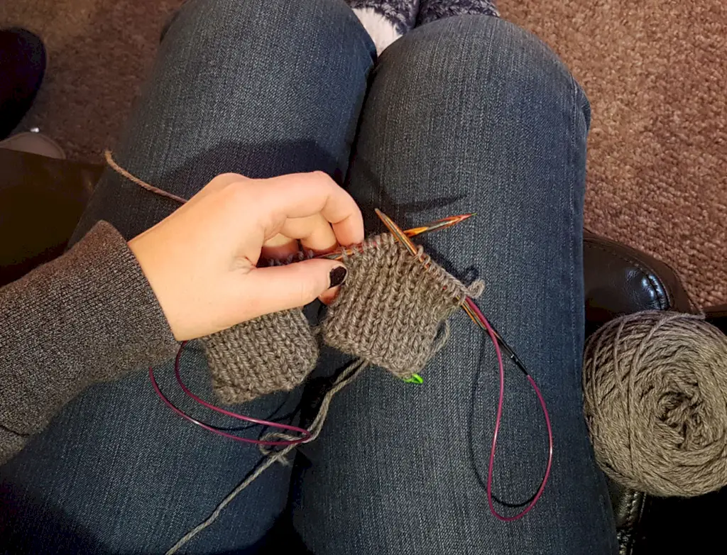 Sarai orgoglioso di me... sto lavorando a maglia le maniche!