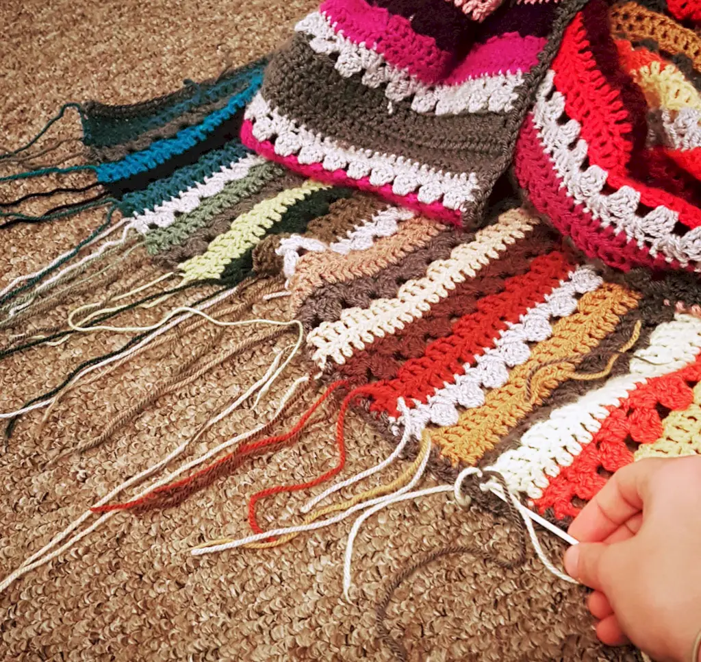 Peitto, huivi, neuletakki ja useita jaksoja Tin Starista….