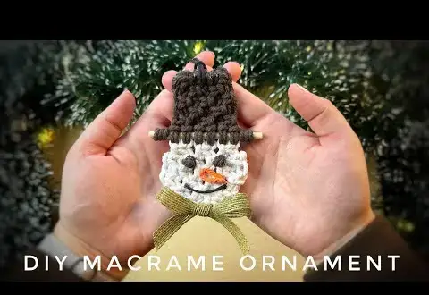 愛らしいマクラメ雪だるまオーナメントのチュートリアル – 2024 マクラメ クリスマス チャレンジ