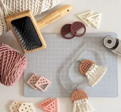 Défi mensuel en macramé d'avril – Créez vos propres boucles d'oreilles en macramé et gagnez un kit de boucles d'oreilles DIY à 95 $ de Ket Mercantile