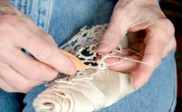 10 Amazing Fiber Arts - DIY KITS - How to start with Tatting