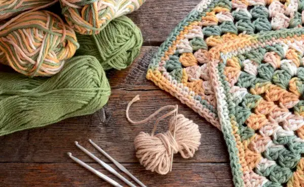 10 Amazing Fiber Arts - DIY KITS - How to start with Crochet 