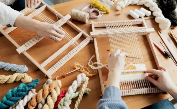 10 Amazing Fiber Arts - DIY KITS - How to start with Weaving