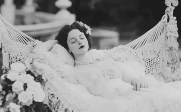 The Knotty History of Macrame A Tale of Twists Turns, and Tassels  Mimi & basket 