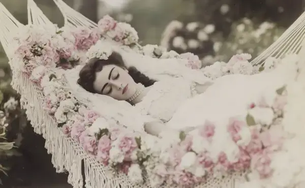 The Knotty History of Macrame A Tale of Twists Turns, and Tassels  Mimi & basket 