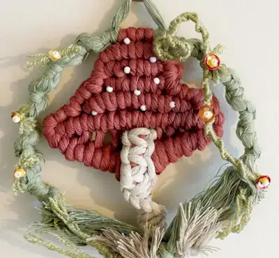 Facile tutorial fai da te sui funghi macramè di Simply Inspired